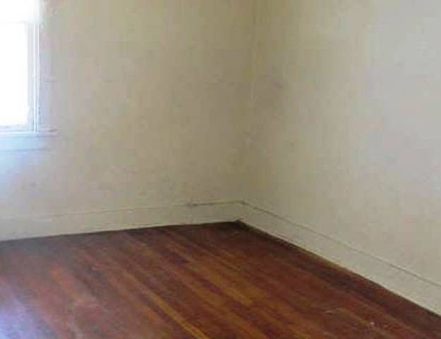 2nd image of 402 Eureka St