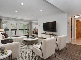 1100 Salem St APT 42, Lynnfield, MA 01940