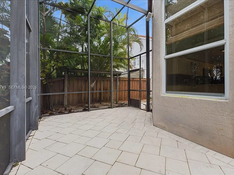 10545 NW 43rd Ter — Photo 37