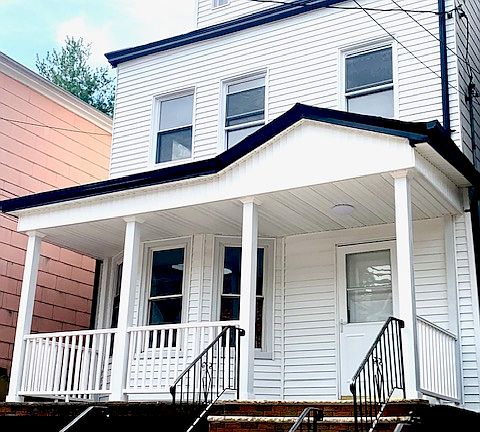 4th image of 215 Jewett Ave