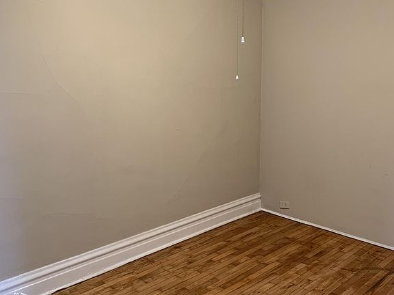 3rd image of 928 S Claremont Ave APT 1F