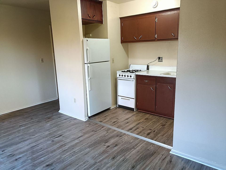 1st image of 6226 W Lawn Ave #4