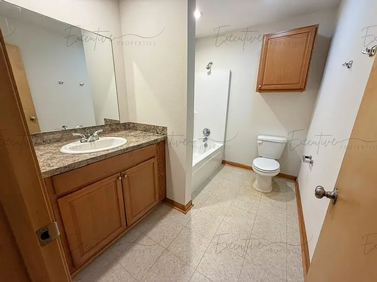 2212 N Malcolm St — Photo 10