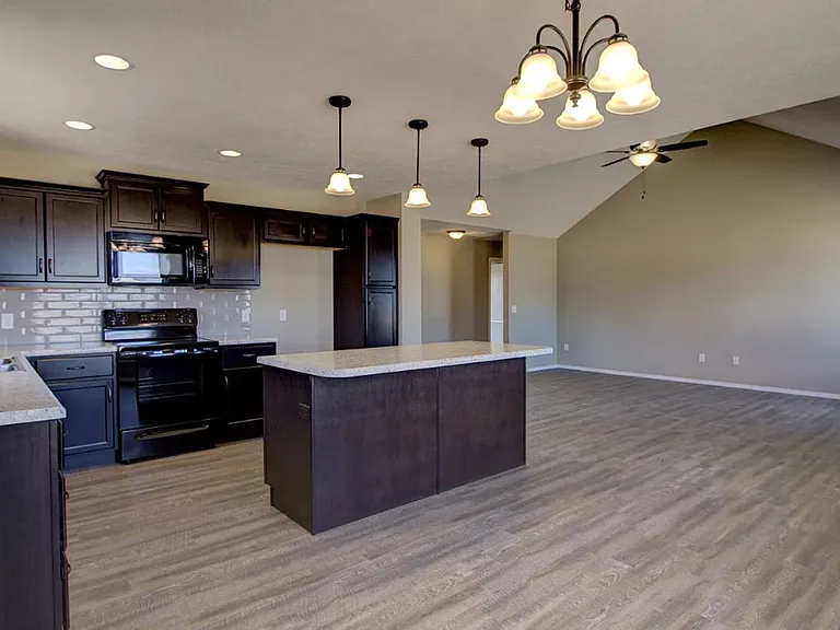 479 W Grace St — Photo 3