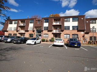 202 Green Hollow Dr, Iselin, NJ 08830