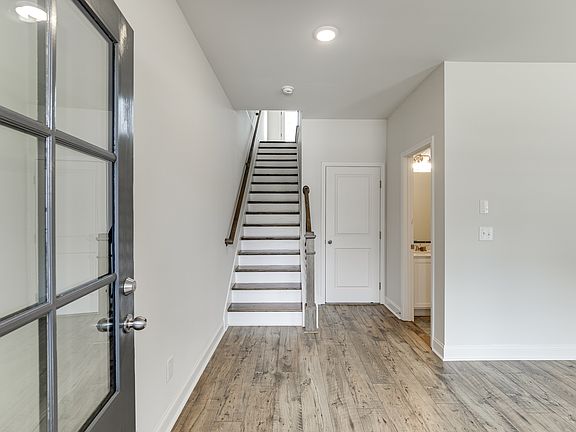 2nd image of 1280 Ainsworth Aly