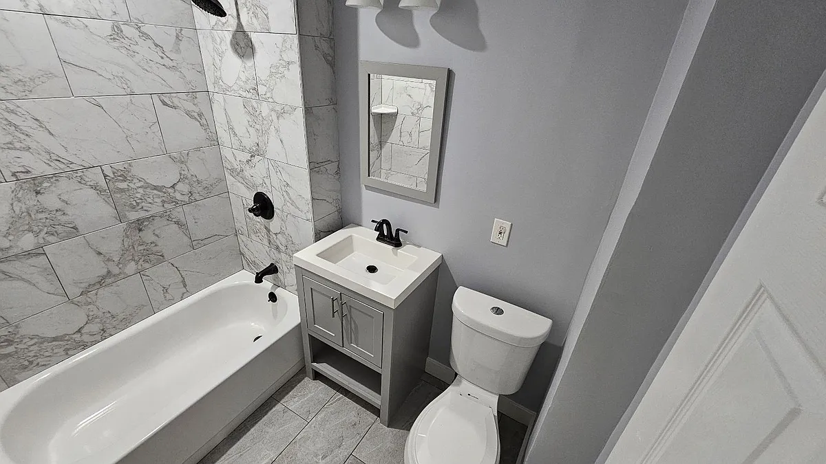 Building Photo - 423 S 14th St #2
