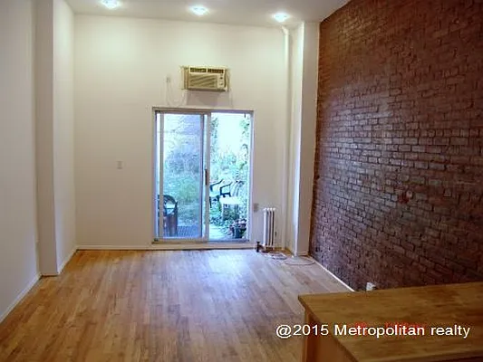 Rented by Metropolitan Realty | media 4