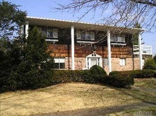 1885 Barry Ct, Merrick, NY 11566