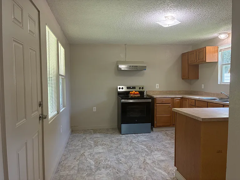 243 Parkins St — Photo 11