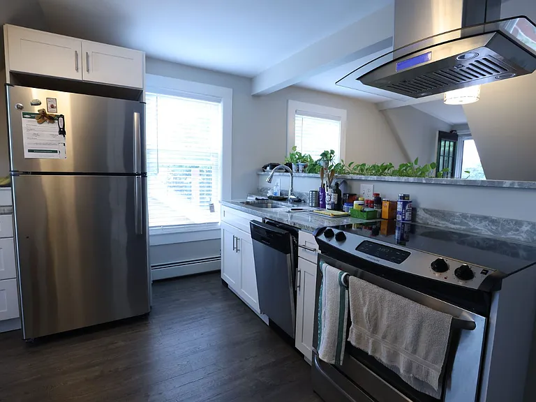 20-22 Lafayette Rd #3 — Photo 7