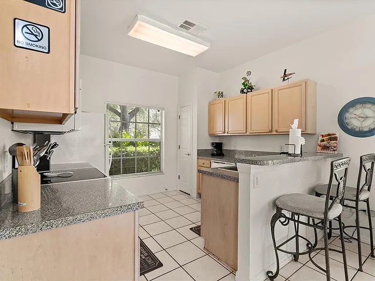 526 Windsor Pl — Photo 7