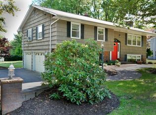 697 Locksley Rd, Yorktown Heights, NY 10598