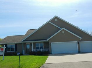W6922 Westwood Dr, Fond Du Lac, WI 54937