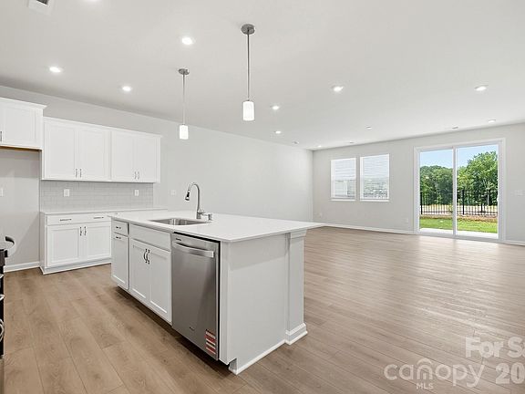 5th image of 1304 Vibrant Rd