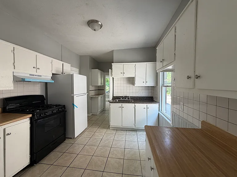 106 Rockwell Ave #1 — Photo 1