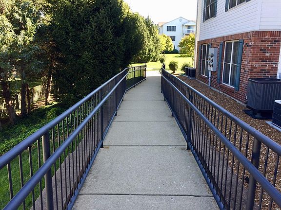 5th image of 2578 Coppergate Square Dr APT B