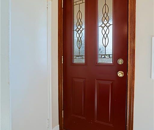 4th image of 70 Roxborough Ave