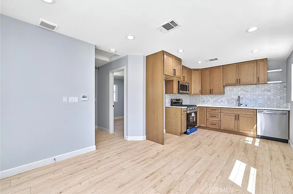 1 bed, 440 sqft, $2,200 — Photo 3