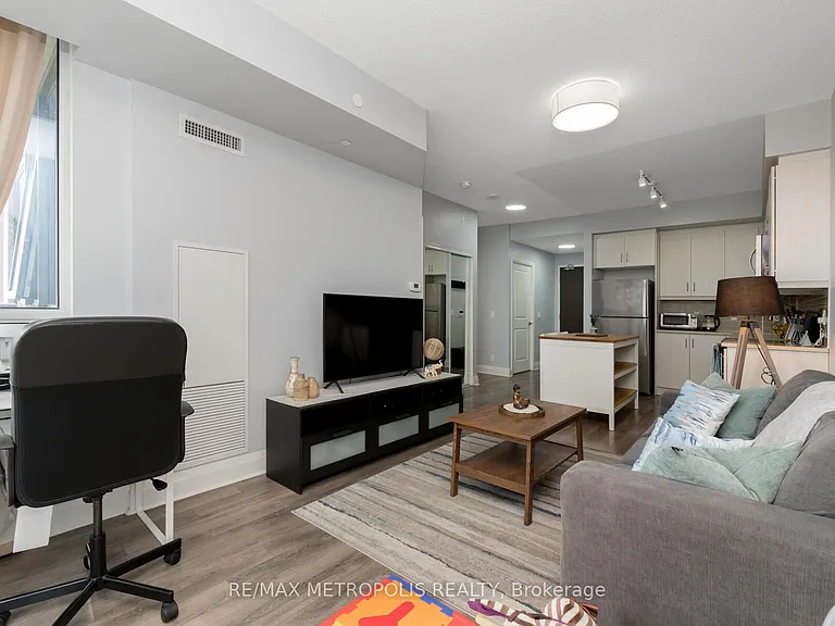 15 Zorra St #503 — Photo 11