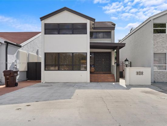 860 W 39th Pl, Hialeah, FL 33012