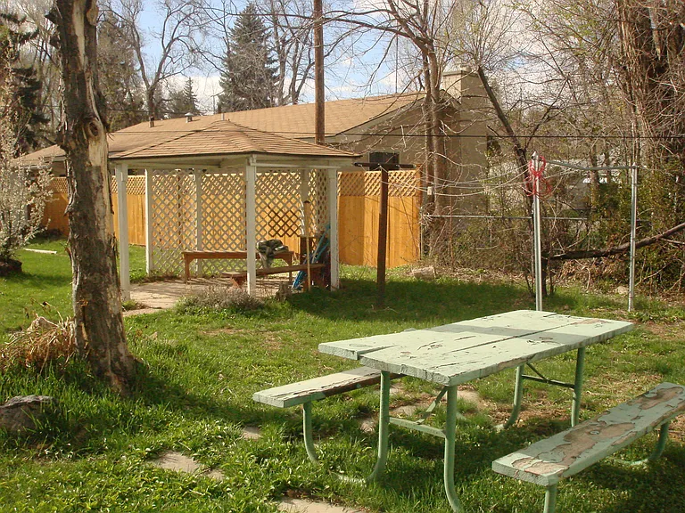 305 Scott Ave #B2 — Photo 12