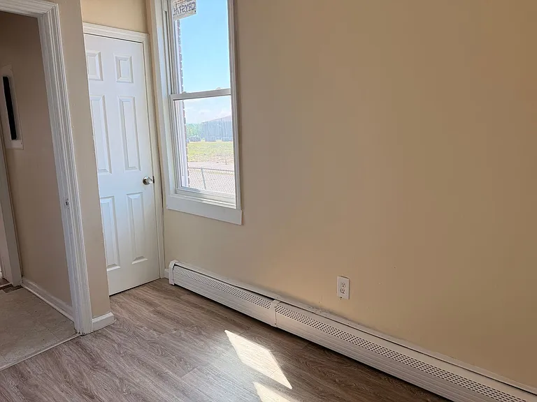 476 Wethersfield Ave — Photo 6