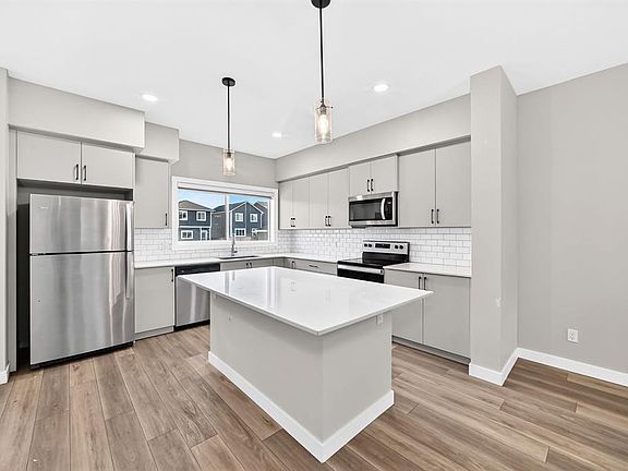 5th image of 245 N Midgrove Mews SW