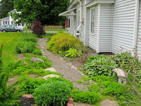walk way, garden area