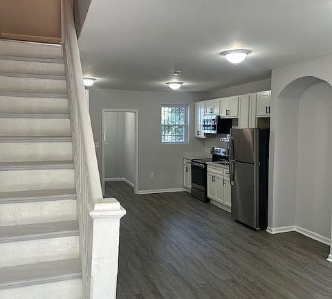 3rd image of 1010 Darley Ave