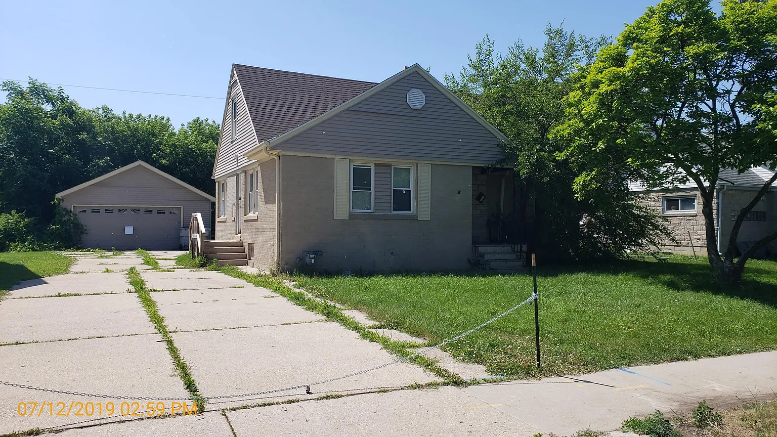 5045 N 47th St photo 1