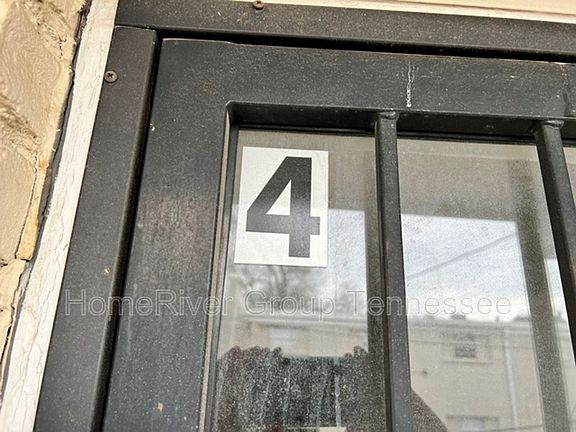 3rd image of 1058 Poplar Ave APT 4