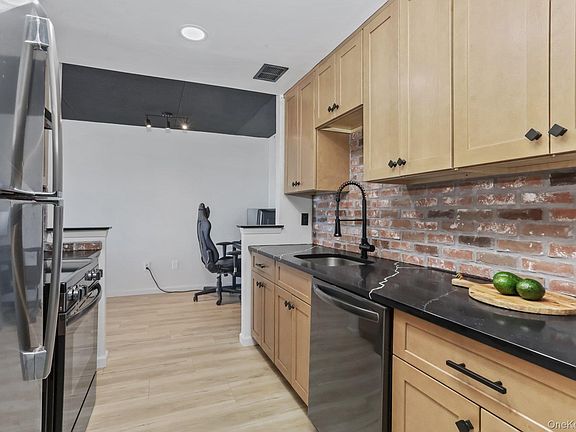 4th image of 500 High Point Dr APT 709