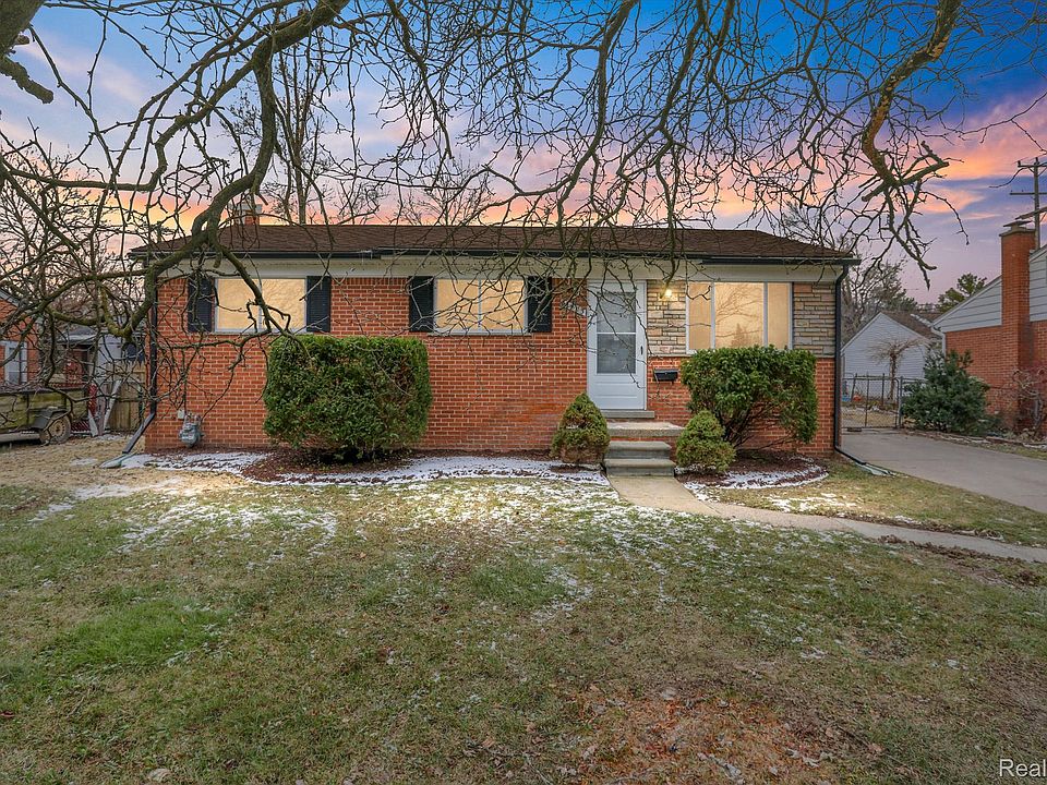 1st image of 31573 Cambridge St