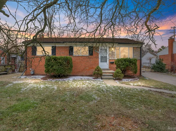 31573 Cambridge St, Garden City, MI 48135