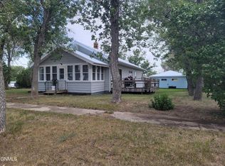 112 Jetson St, Zahl, ND 58845