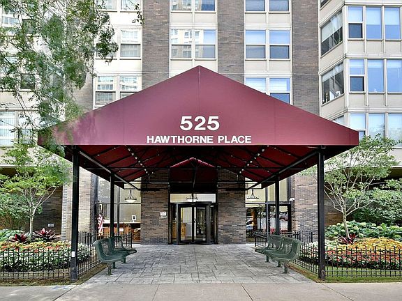 3rd image of 525 W Hawthorne Pl APT 102