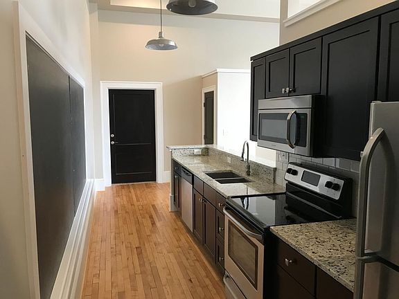 3rd image of 412 S Poplar St APT 206