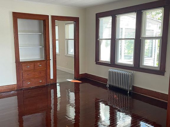 2nd image of 144-146 Prospect St #2