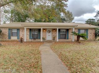 804 Parkwood Dr E, Mobile, AL 36608