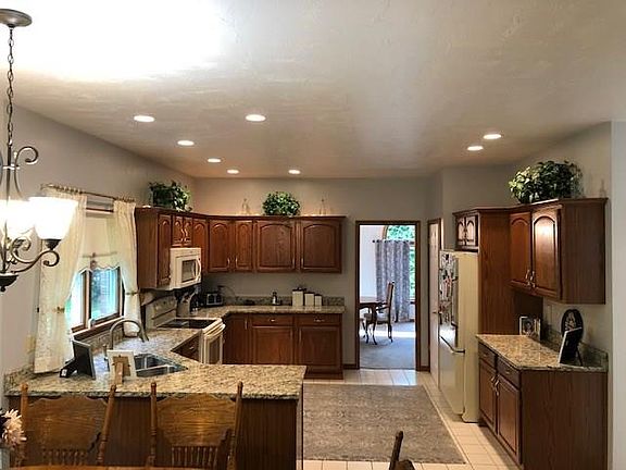 5th image of 1117 Laurel Cir