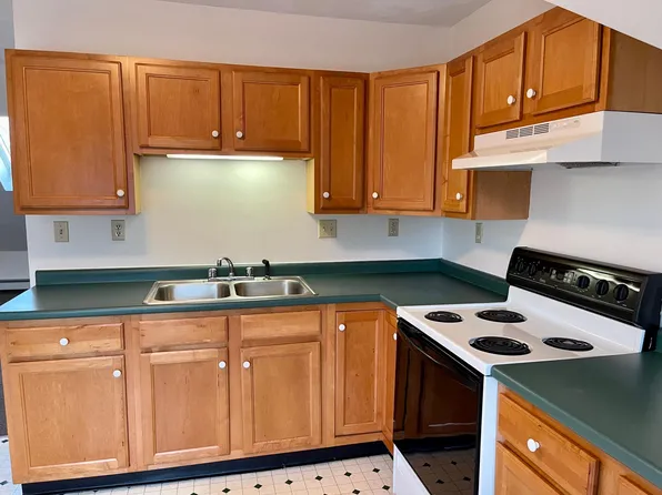 16 12th St #3, Attleboro, MA 02703