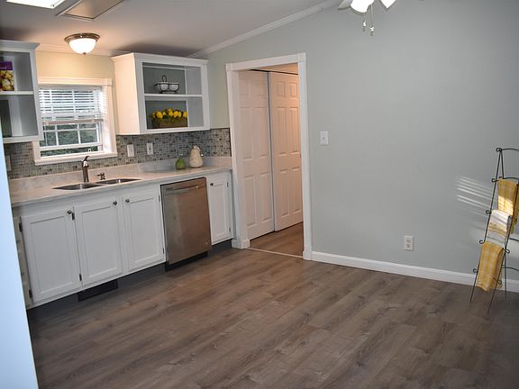 5th image of 22 Great Brook Drive