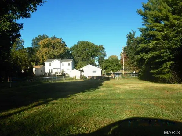 3567 Adie Rd, Saint Ann, MO 63074