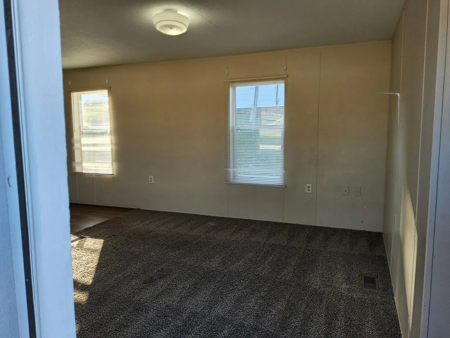 609 Louise Street — Photo 2