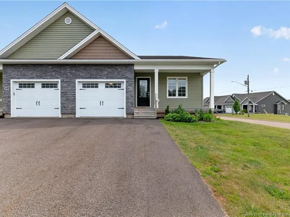 42 Auberry St, Moncton, NB E1G 5V2