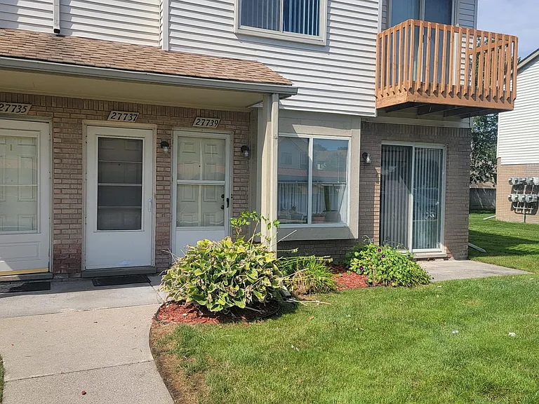 27737 Carini Villa St #28 — Photo 1