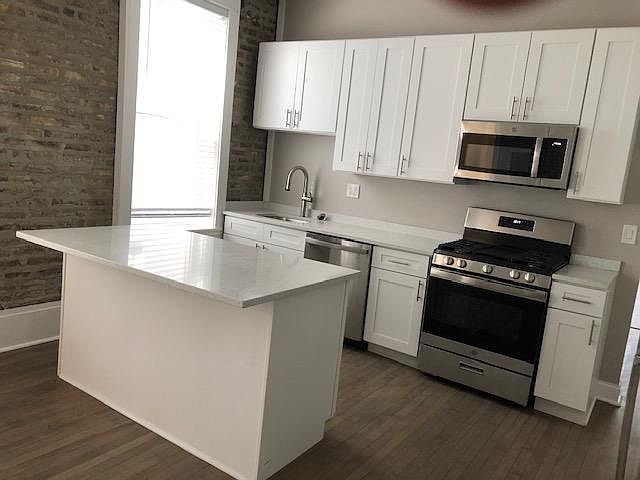 1st image of 2225 N Leavitt St #3F