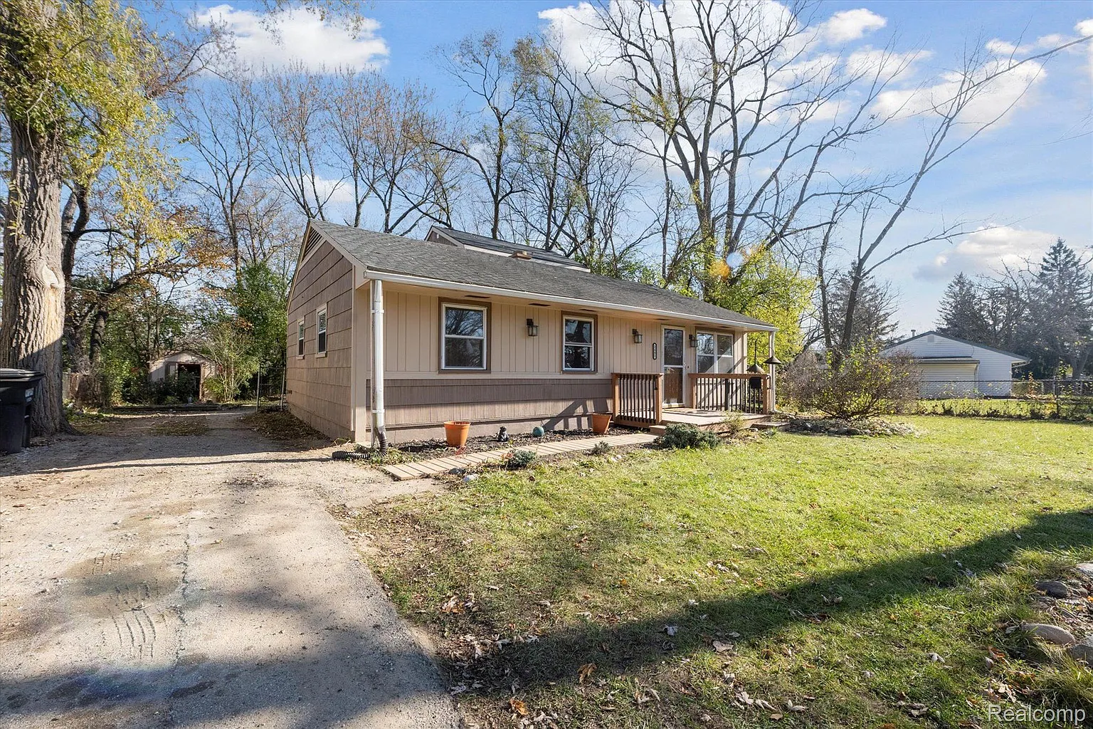 2481 Pinecrest Ave photo 1