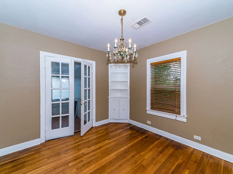 2-Bedroom Monticello Park Duplex - Upstairs Unit — Photo 11